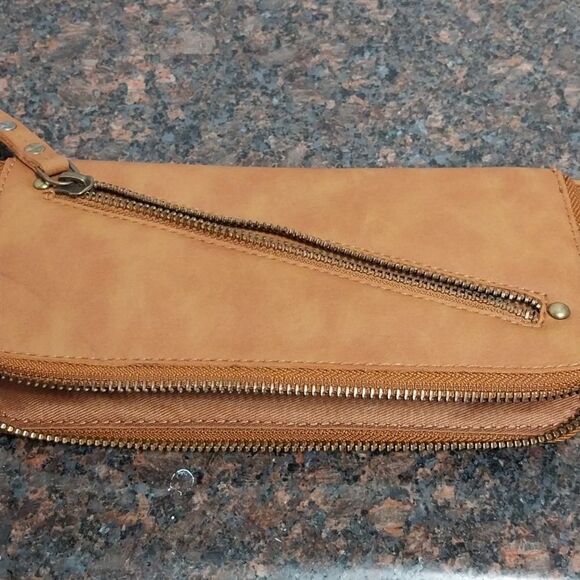 Free People Vegan Wallet...NEW - Picture 4 of 8